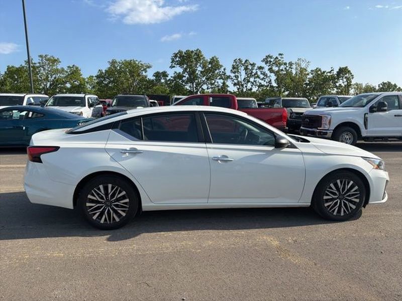 Used 2025 Nissan Altima 2.5 SV FWD image 5