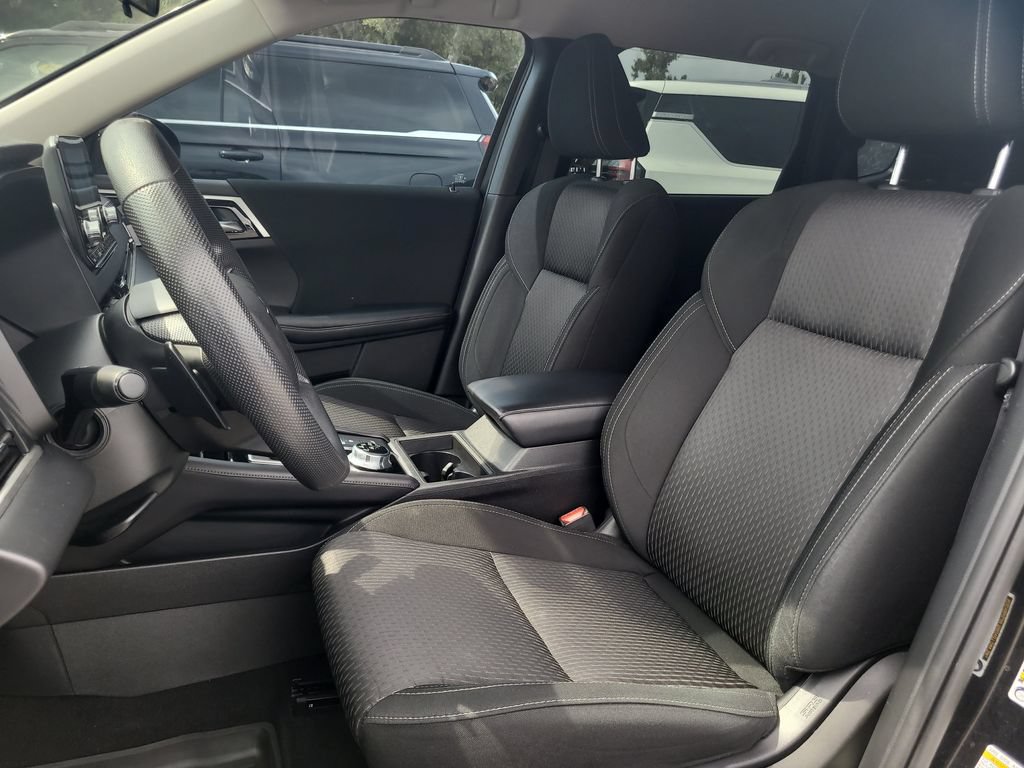 Used 2024 Mitsubishi Outlander ES FWD image 16