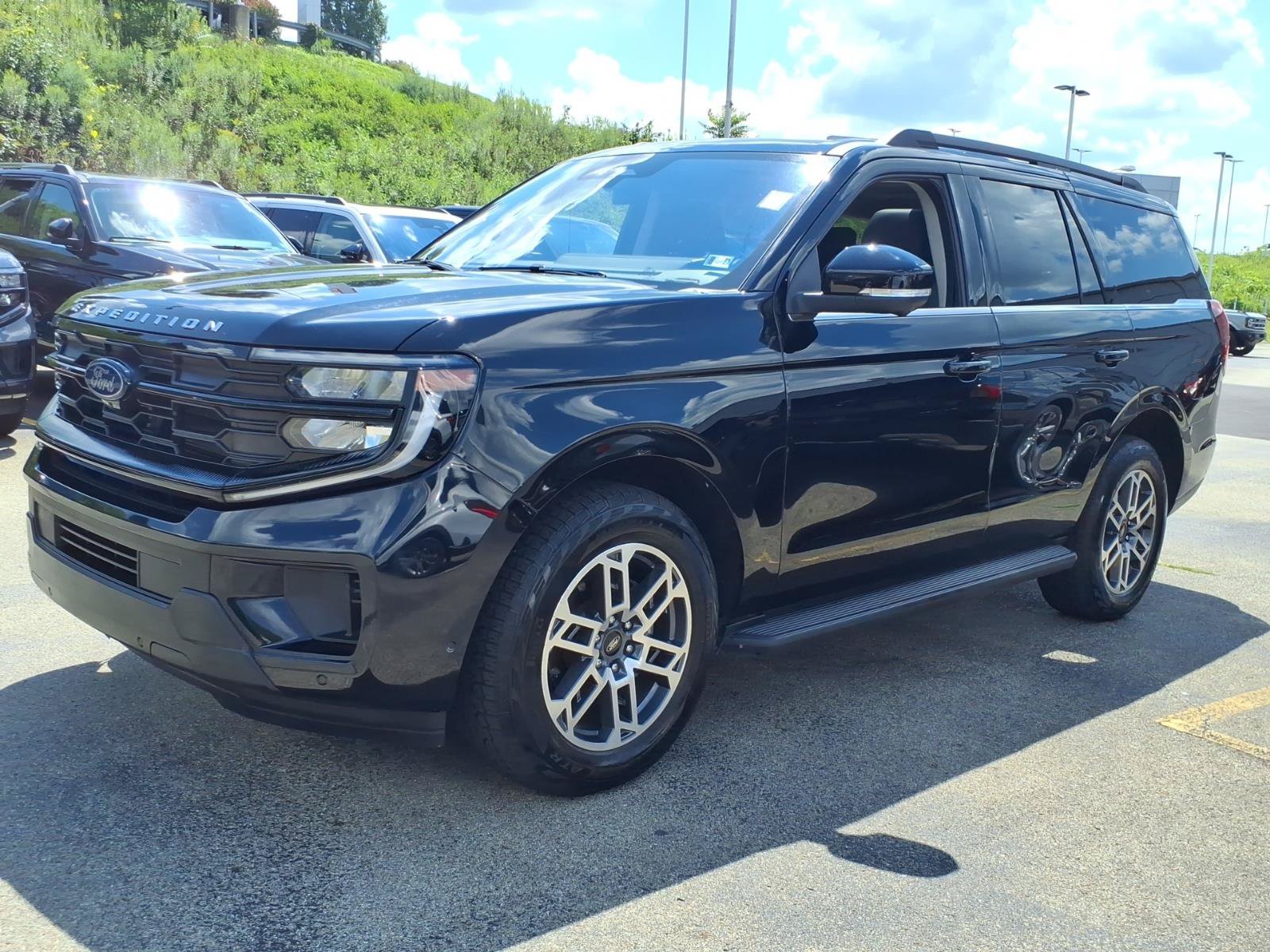 Certified 2025 Ford Expedition Active AWD/4WD image 3