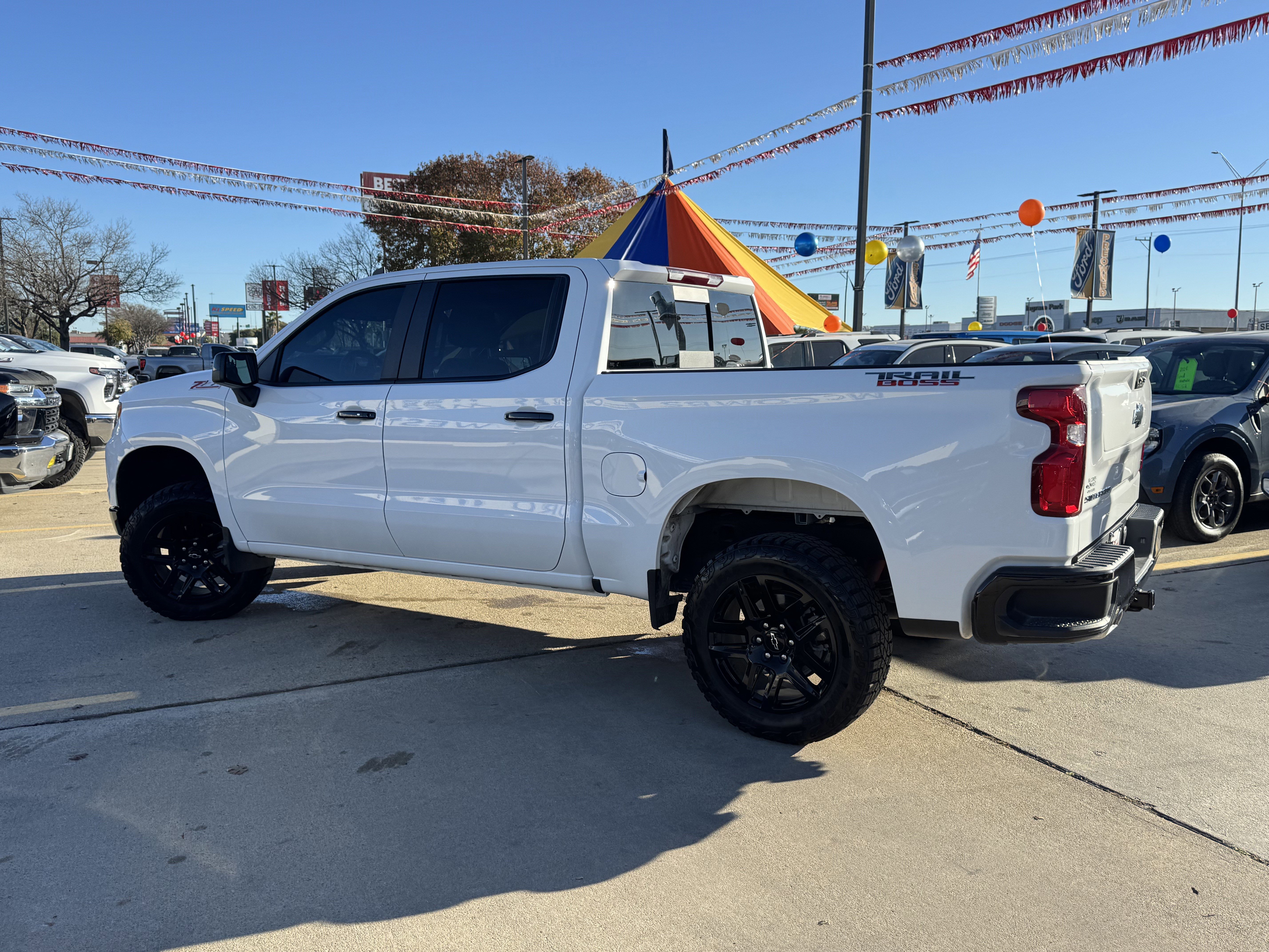 Used 2025 Chevrolet Silverado 1500 LT Trail Boss w/ Convenience Package II image 5