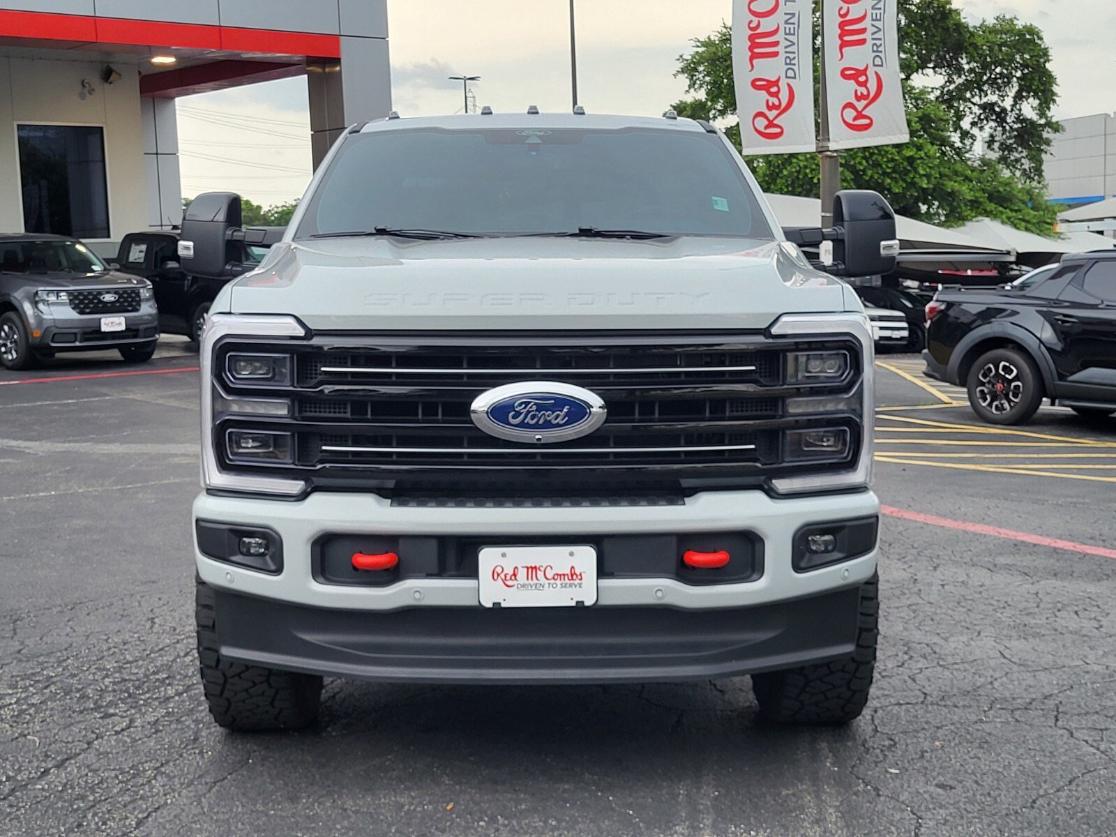 Certified 2025 Ford F350 Platinum w/ FX4 Off-Road Package AWD/4WD image 9