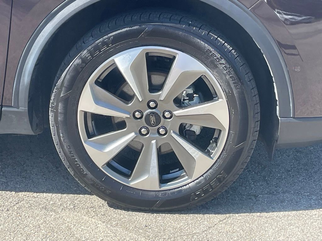 Certified 2023 Ford Escape Platinum w/ Premium Technology Package AWD/4WD image 9