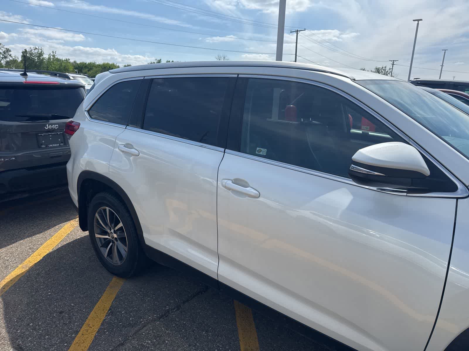 Used 2019 Toyota Highlander AWD V6 image 23