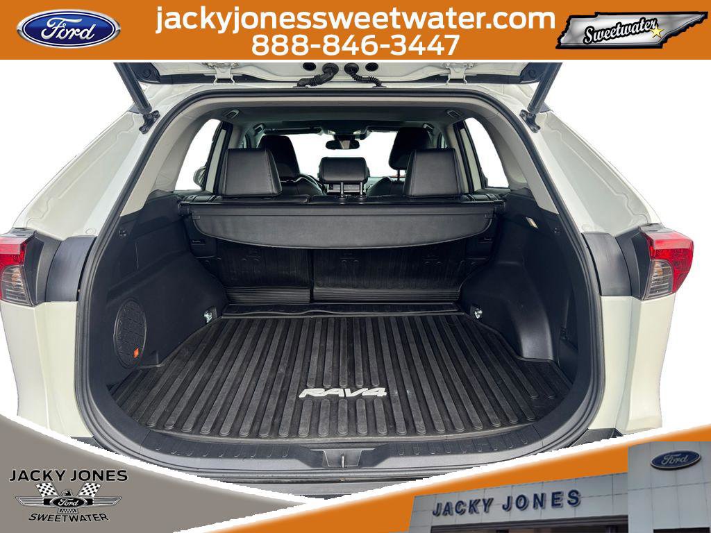 Used 2022 Toyota RAV4 XLE Premium image 19