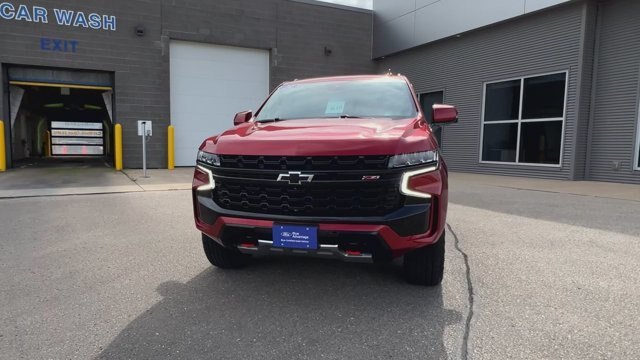 Used 2024 Chevrolet Suburban Z71 w/ Luxury Package AWD/4WD image 4