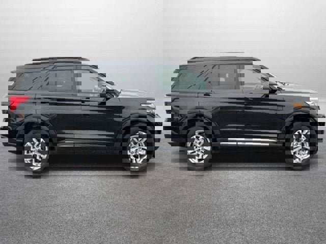 Certified 2022 Ford Explorer XLT image 2