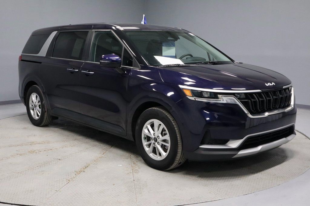 Used 2024 Kia Carnival LX image 7