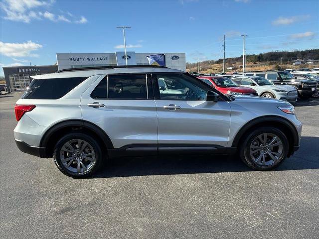 Certified 2022 Ford Explorer XLT w/ Equipment Group 202A image 8