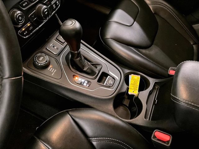 Used 2019 Jeep Cherokee Latitude Plus AWD/4WD image 16