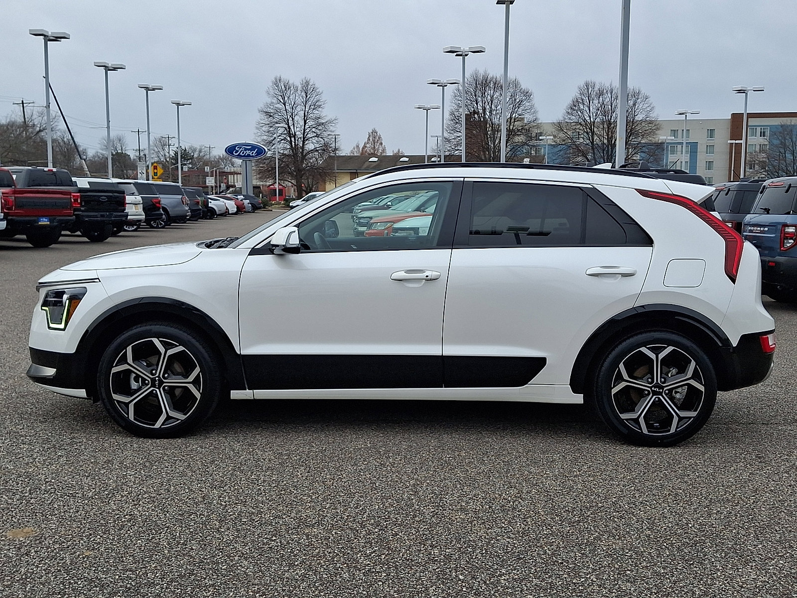 Used 2023 Kia Niro EX Touring image 6