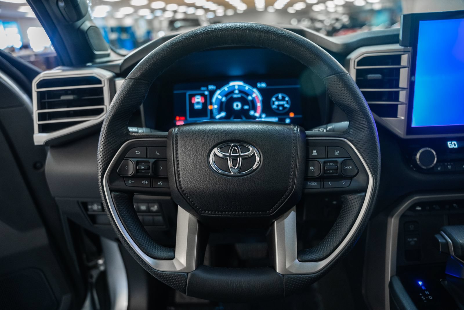 Used 2025 Toyota Tundra Limited AWD/4WD image 32