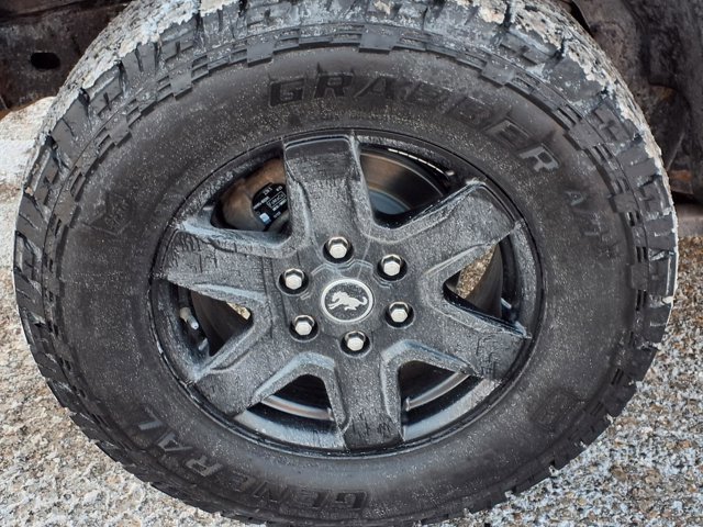 Certified 2021 Ford Bronco Black Diamond image 29