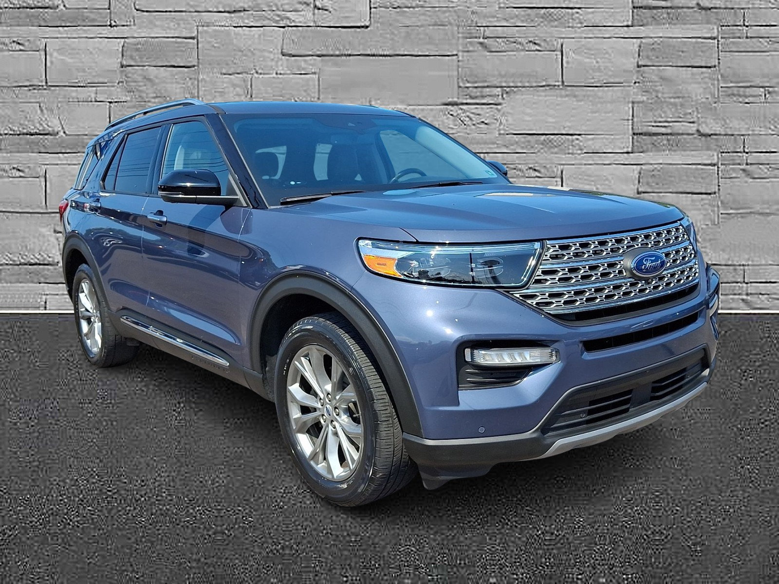 Certified 2021 Ford Explorer Limited w/ Equipment Group 301A AWD/4WD image 2