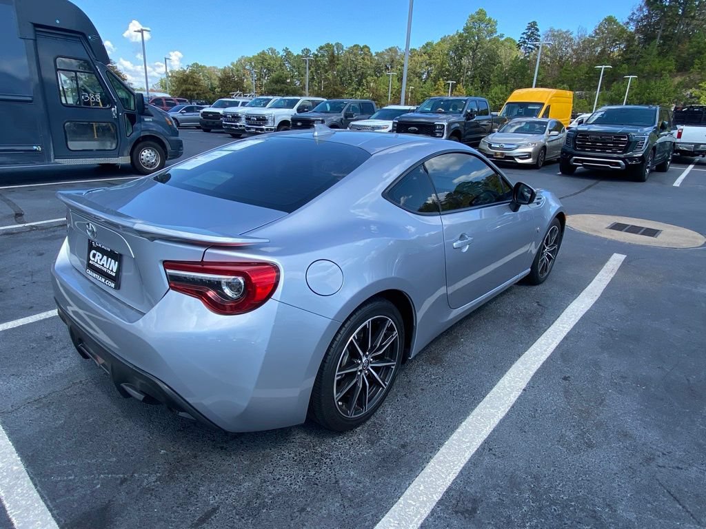 Used 2017 Toyota 86 RWD image 7