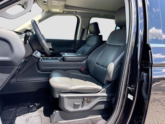 Certified 2025 Ford Expedition Active AWD/4WD image 23
