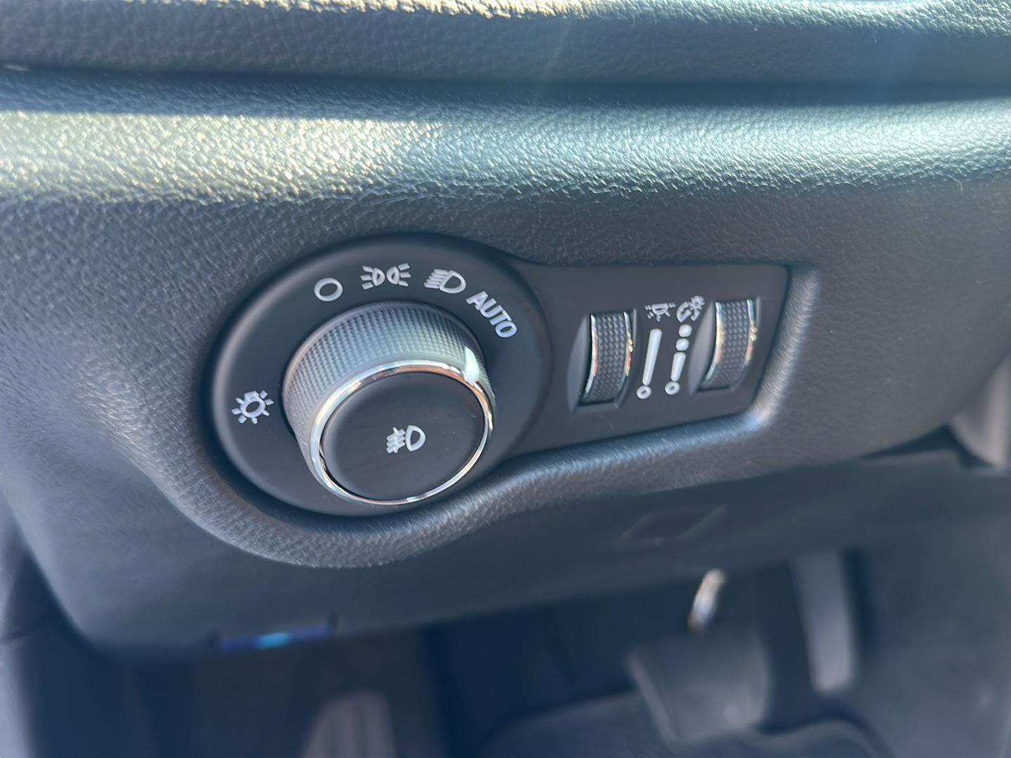 Used 2026 Chrysler Pacifica Pinnacle w/ Trailer Tow Group image 14