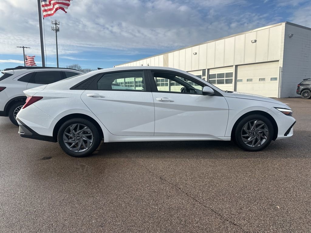 Used 2024 Hyundai Elantra SEL image 4