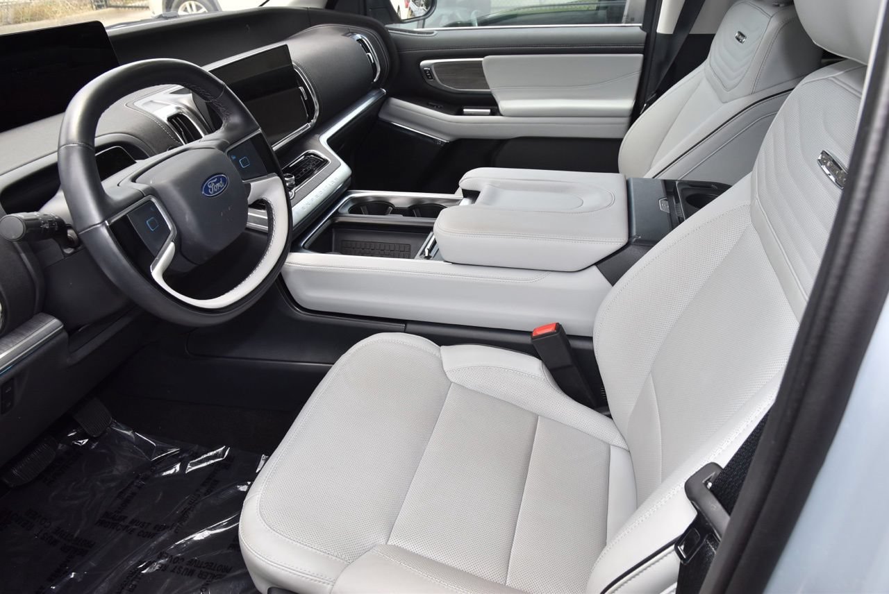 Certified 2025 Ford Expedition Platinum w/ Platinum Ultimate Package AWD/4WD image 10