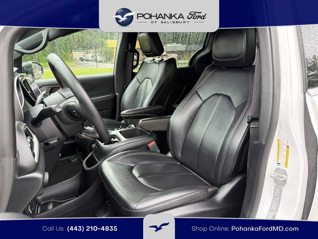 Used 2025 Chrysler Pacifica Select FWD image 18
