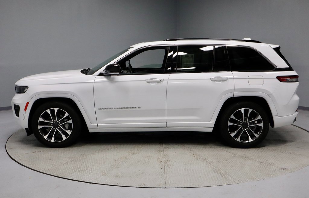 Used 2022 Jeep Grand Cherokee Overland w/ Luxury Tech Group IV image 2