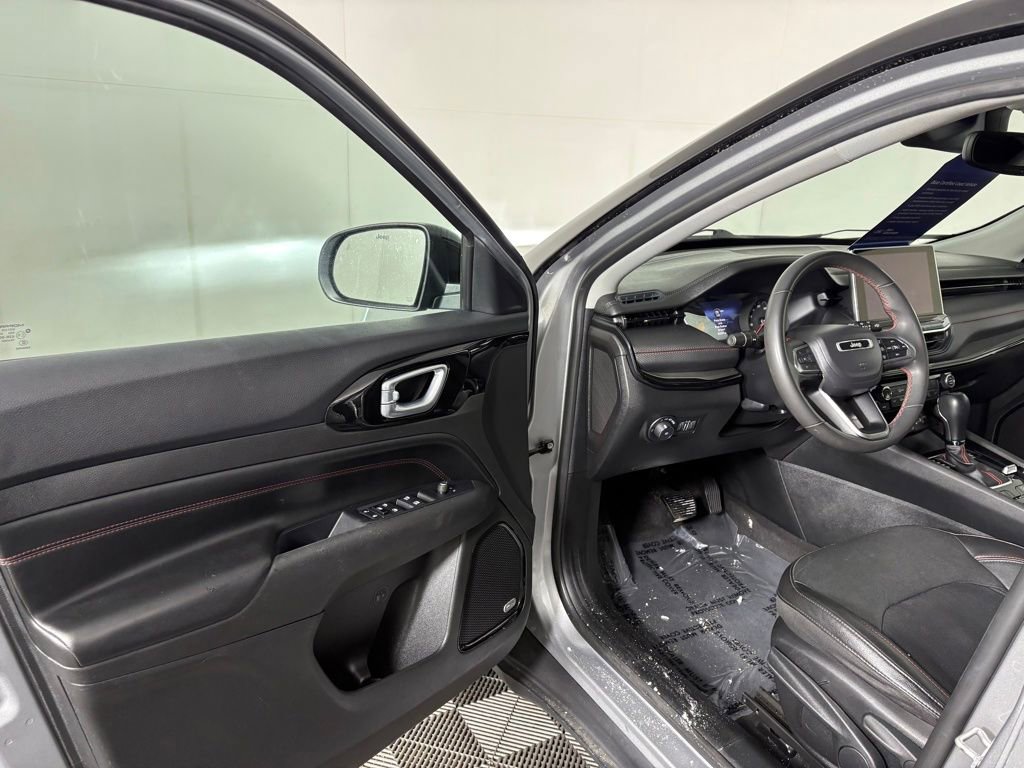 Used 2022 Jeep Compass Trailhawk w/ Sun and Sound Group AWD/4WD image 13