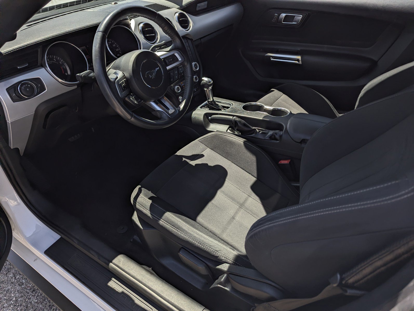 Certified 2018 Ford Mustang Convertible RWD image 9