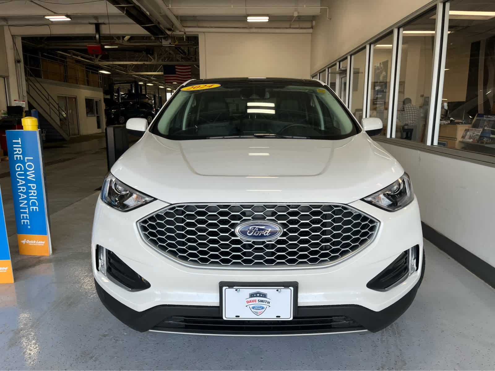 Certified 2024 Ford Edge SEL w/ Convenience Package AWD/4WD image 2