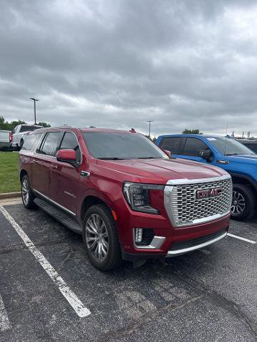 Used 2023 GMC Yukon XL Denali w/ Advanced Technology Package AWD/4WD image 4