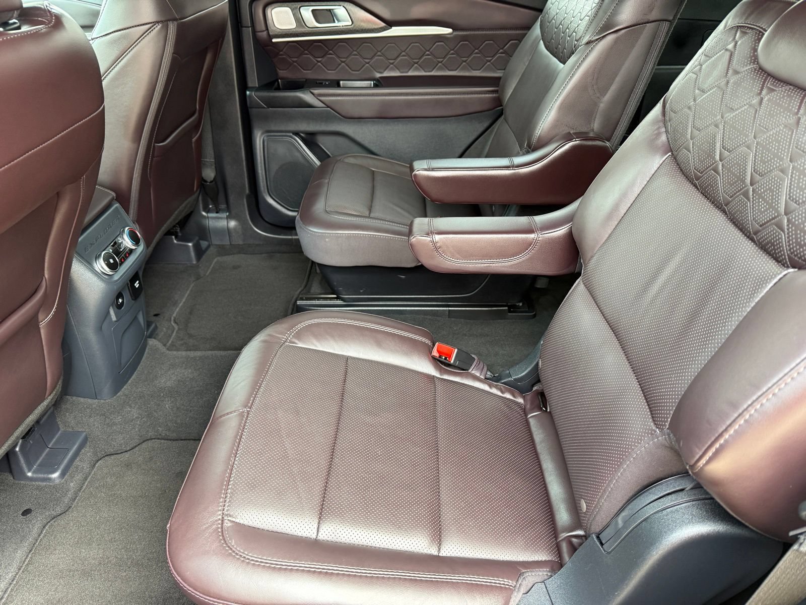Certified 2025 Ford Explorer Platinum w/ LUX Leather Package AWD/4WD image 19