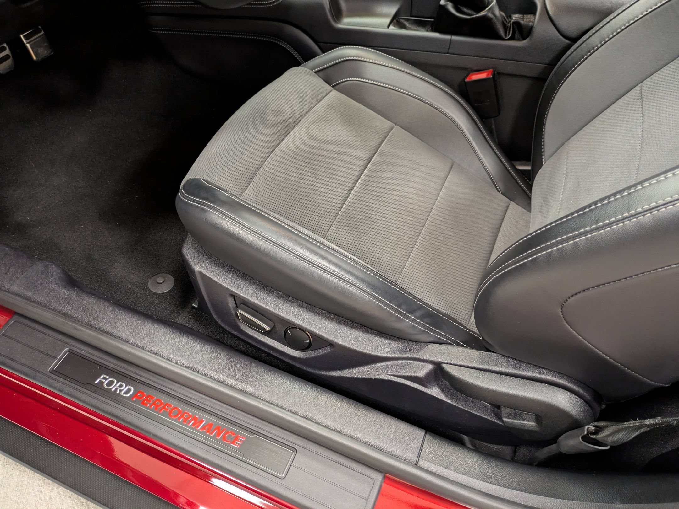 Certified 2019 Ford Mustang Shelby GT350 w/ Technology Package RWD image 12