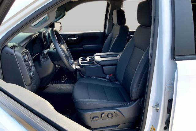Used 2025 Chevrolet Silverado 1500 Custom w/ Turbomax Blackout Package AWD/4WD image 8