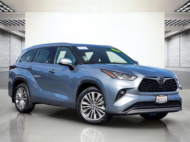 Used 2022 Toyota Highlander Platinum AWD/4WD image 2