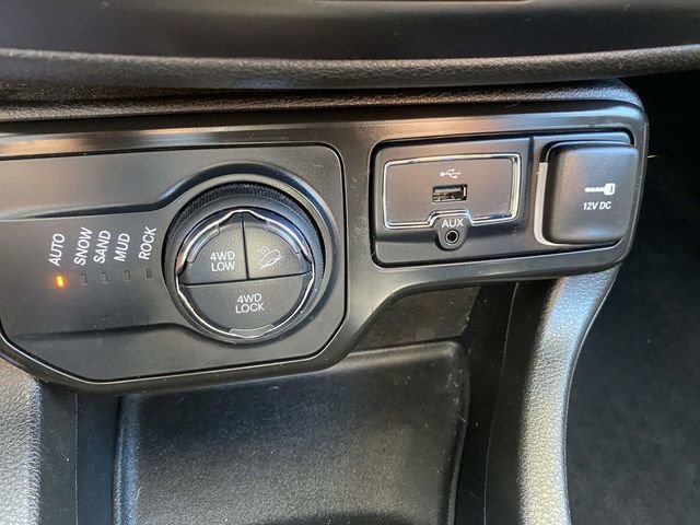 Used 2023 Jeep Renegade Trailhawk w/ Trailhawk Elite Group AWD/4WD image 27