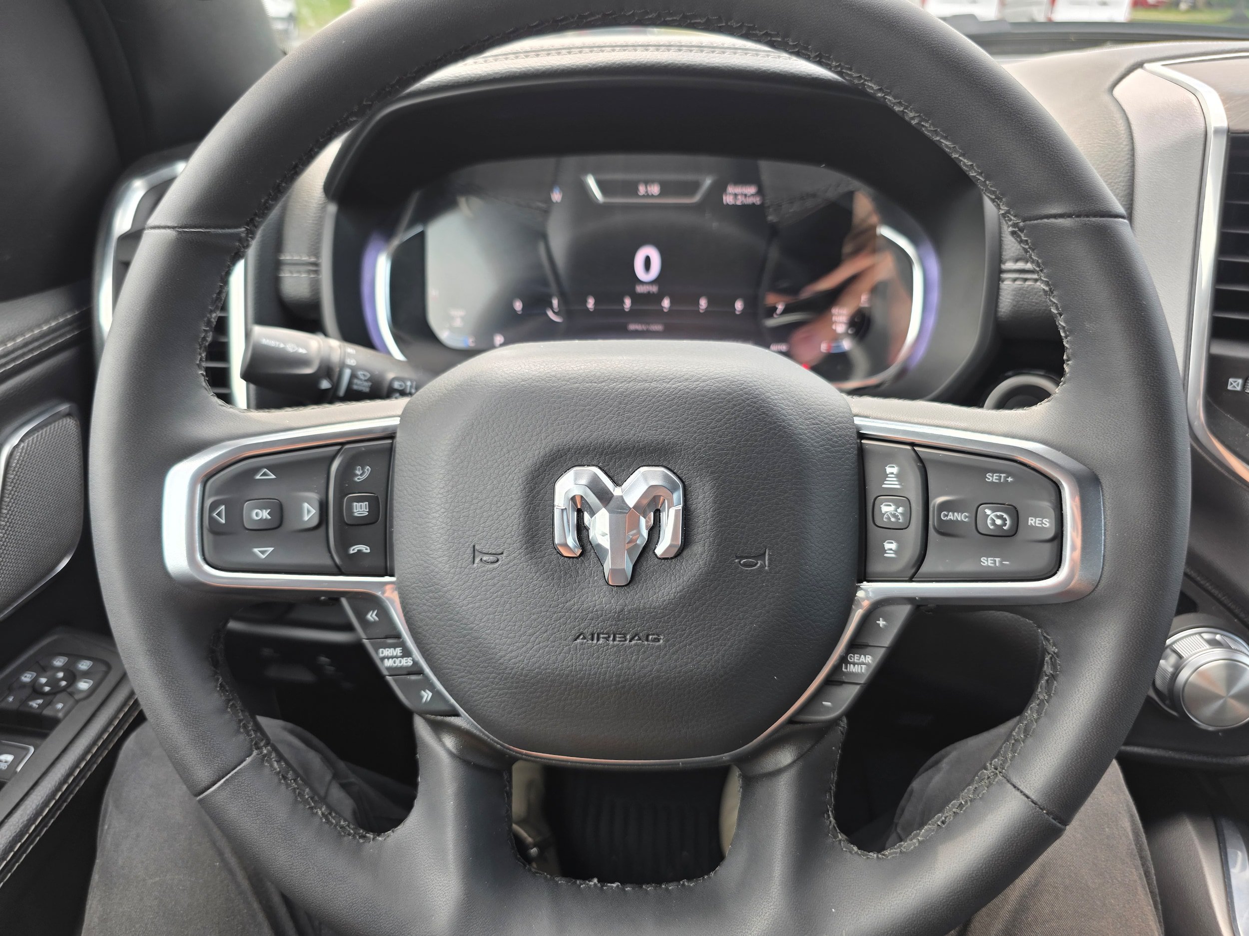 Used 2025 RAM 1500 Laramie AWD/4WD image 15