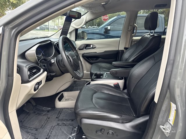 Used 2022 Chrysler Pacifica Touring-L FWD image 14