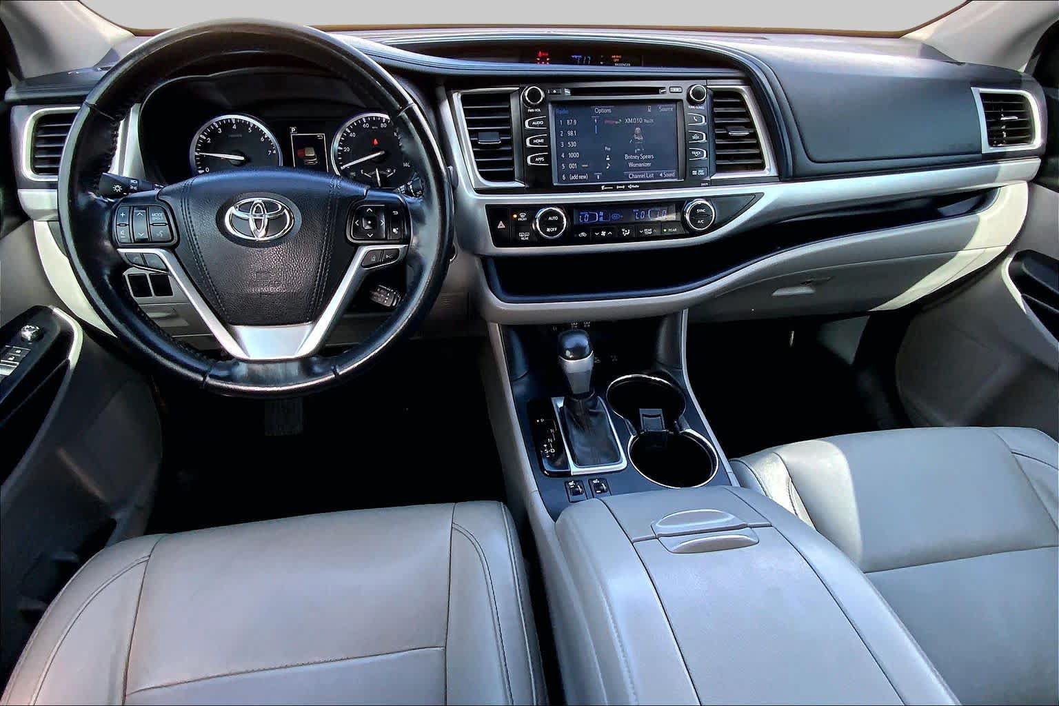 Used 2017 Toyota Highlander XLE AWD/4WD image 16