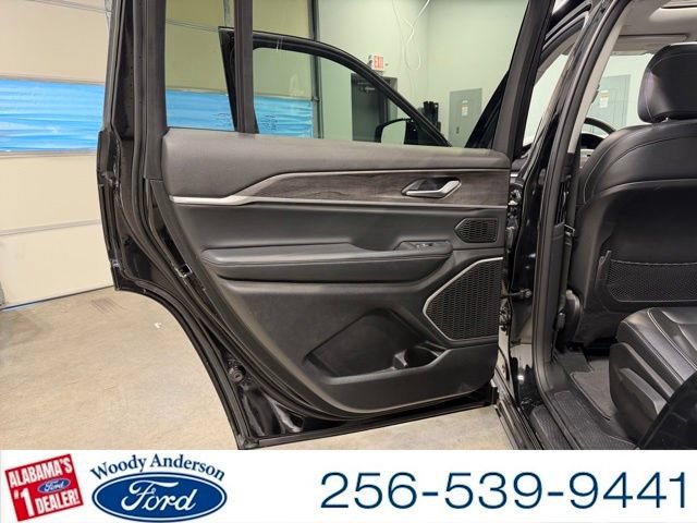 Used 2022 Jeep Grand Cherokee L Limited w/ Trailer Tow Group (B) AWD/4WD image 24