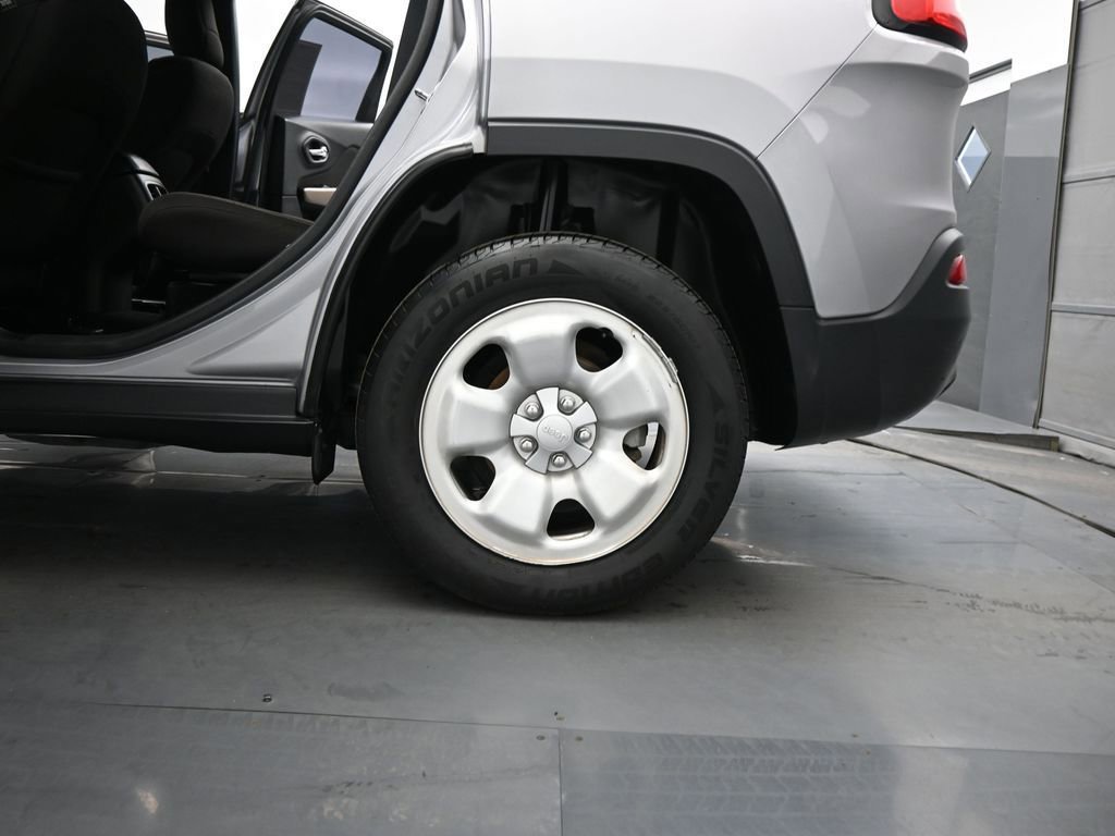 Used 2017 Jeep Cherokee Sport image 45