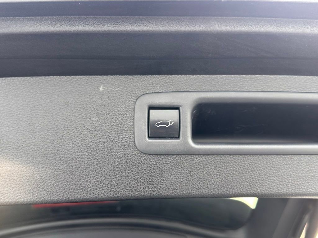 Used 2021 Toyota Highlander XSE image 17