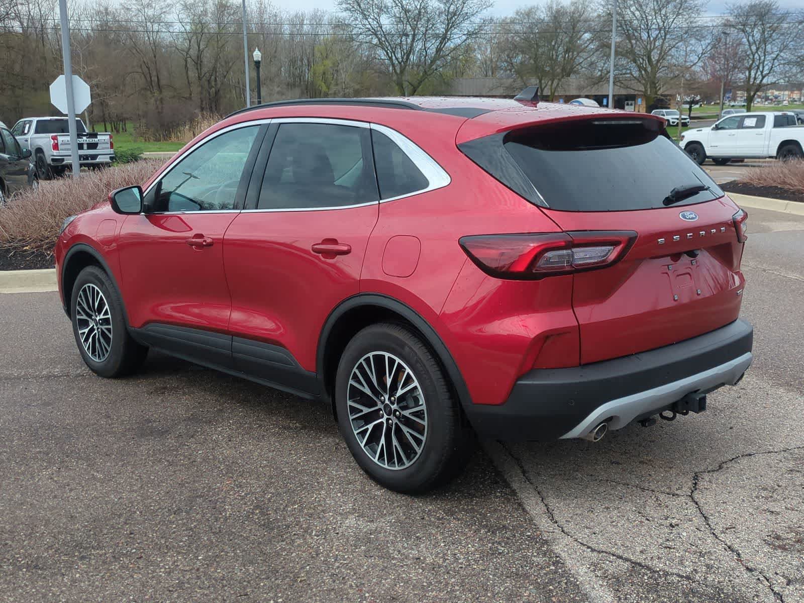 Certified 2025 Ford Escape SE w/ Class II Trailer Tow Package FWD image 6