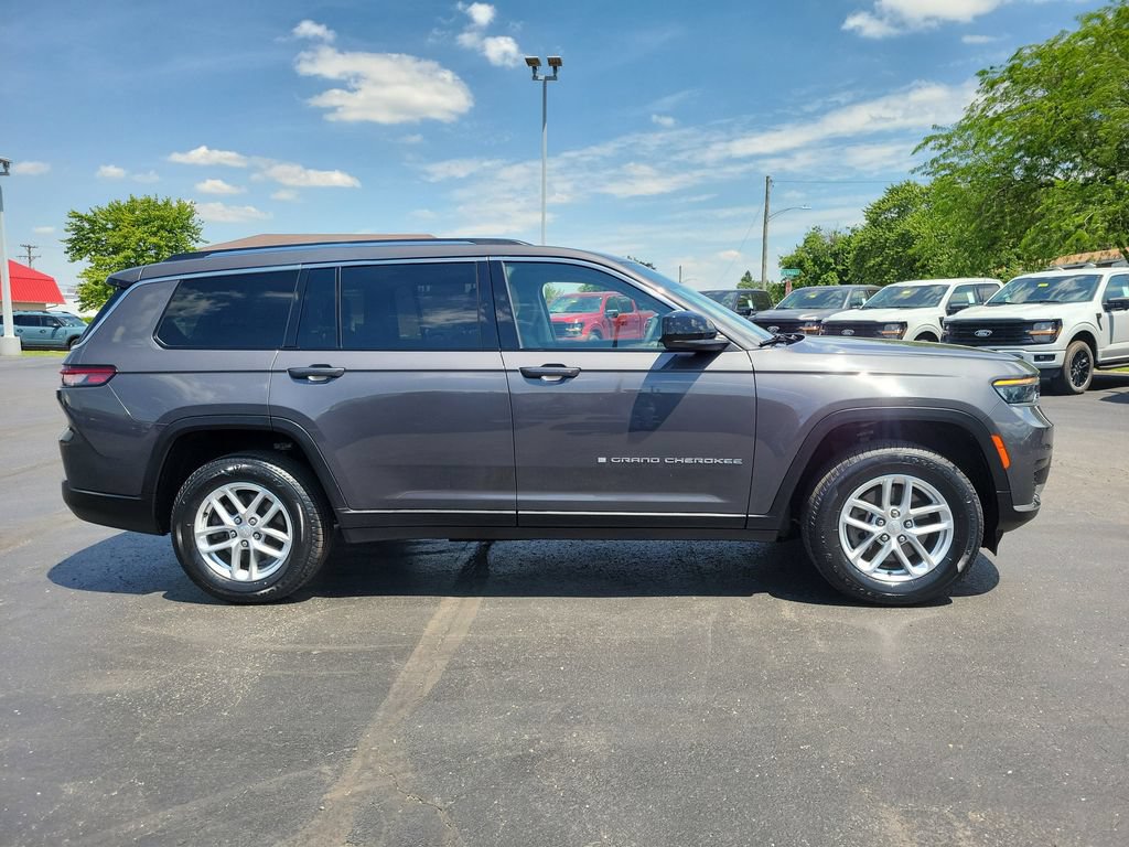 Used 2023 Jeep Grand Cherokee L Laredo AWD/4WD image 3