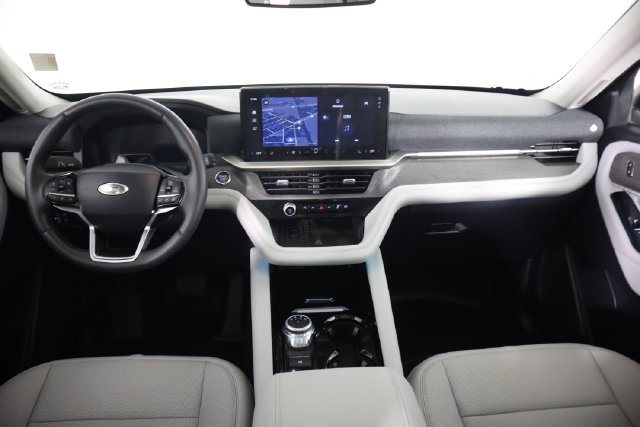 Certified 2025 Ford Explorer Platinum w/ Ultimate Package AWD/4WD image 30