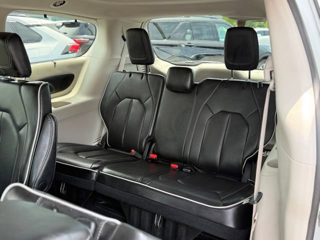 Used 2023 Chrysler Pacifica Limited FWD image 22