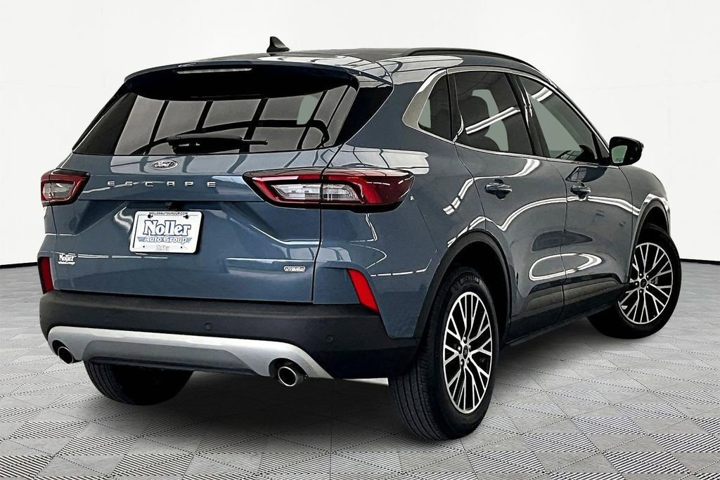 Certified 2025 Ford Escape SE image 4