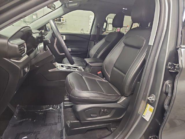 Certified 2023 Ford Explorer XLT w/ Equipment Group 202A RWD image 15