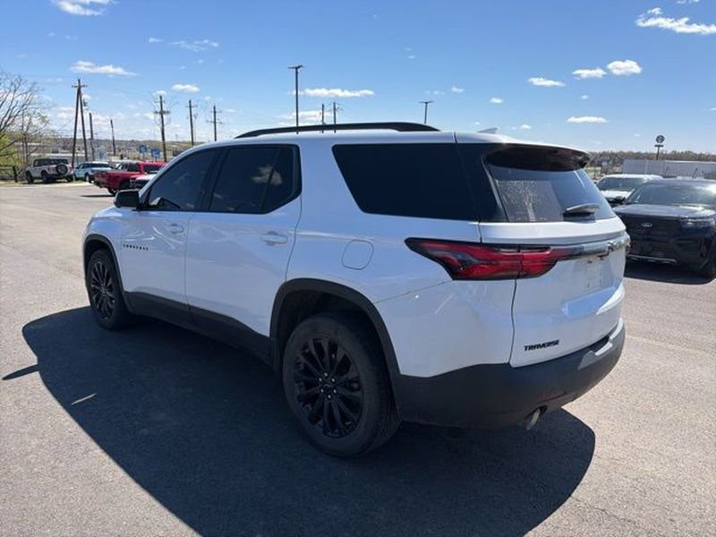 Used 2023 Chevrolet Traverse RS FWD image 2