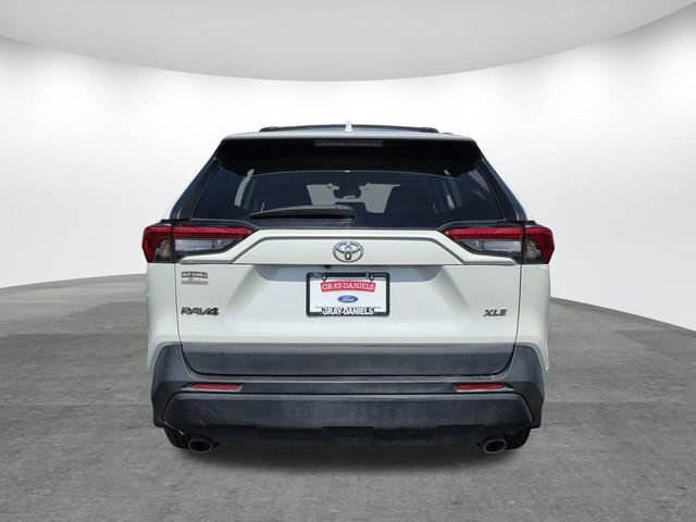 Used 2021 Toyota RAV4 XLE Premium image 3
