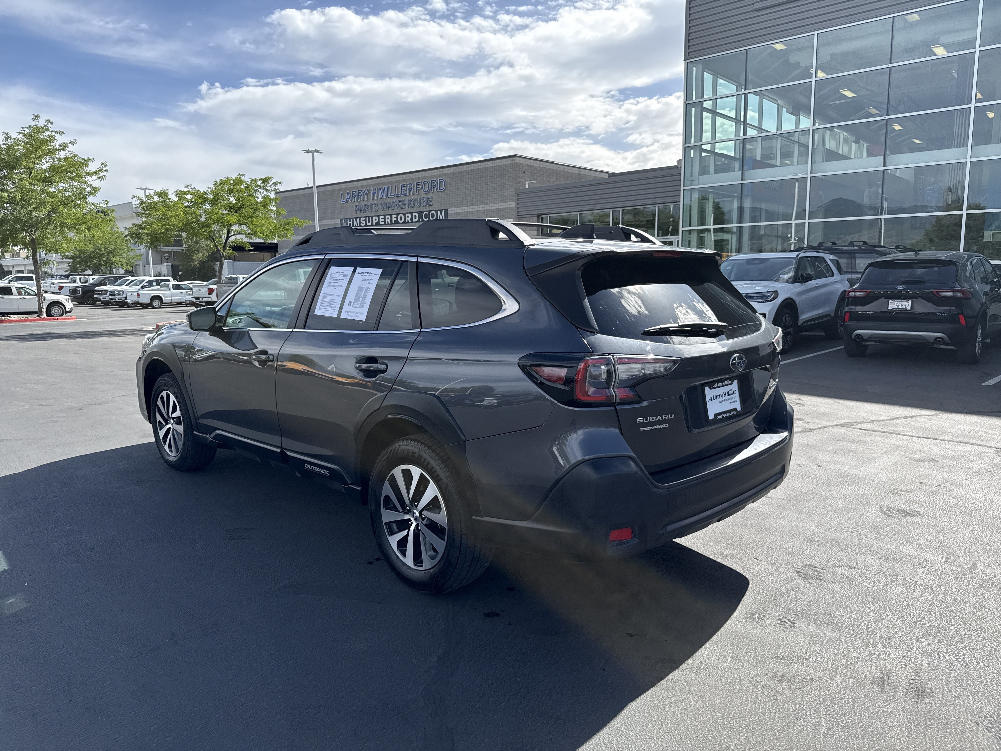 Used 2023 Subaru Outback Premium AWD/4WD image 3