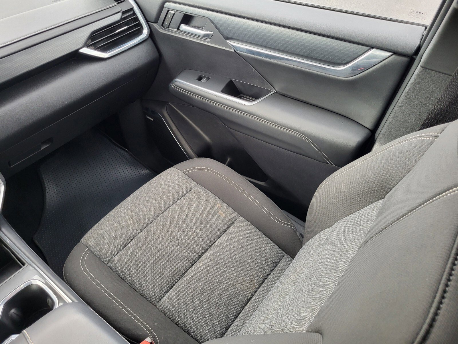 Used 2025 GMC Acadia Elevation FWD image 16