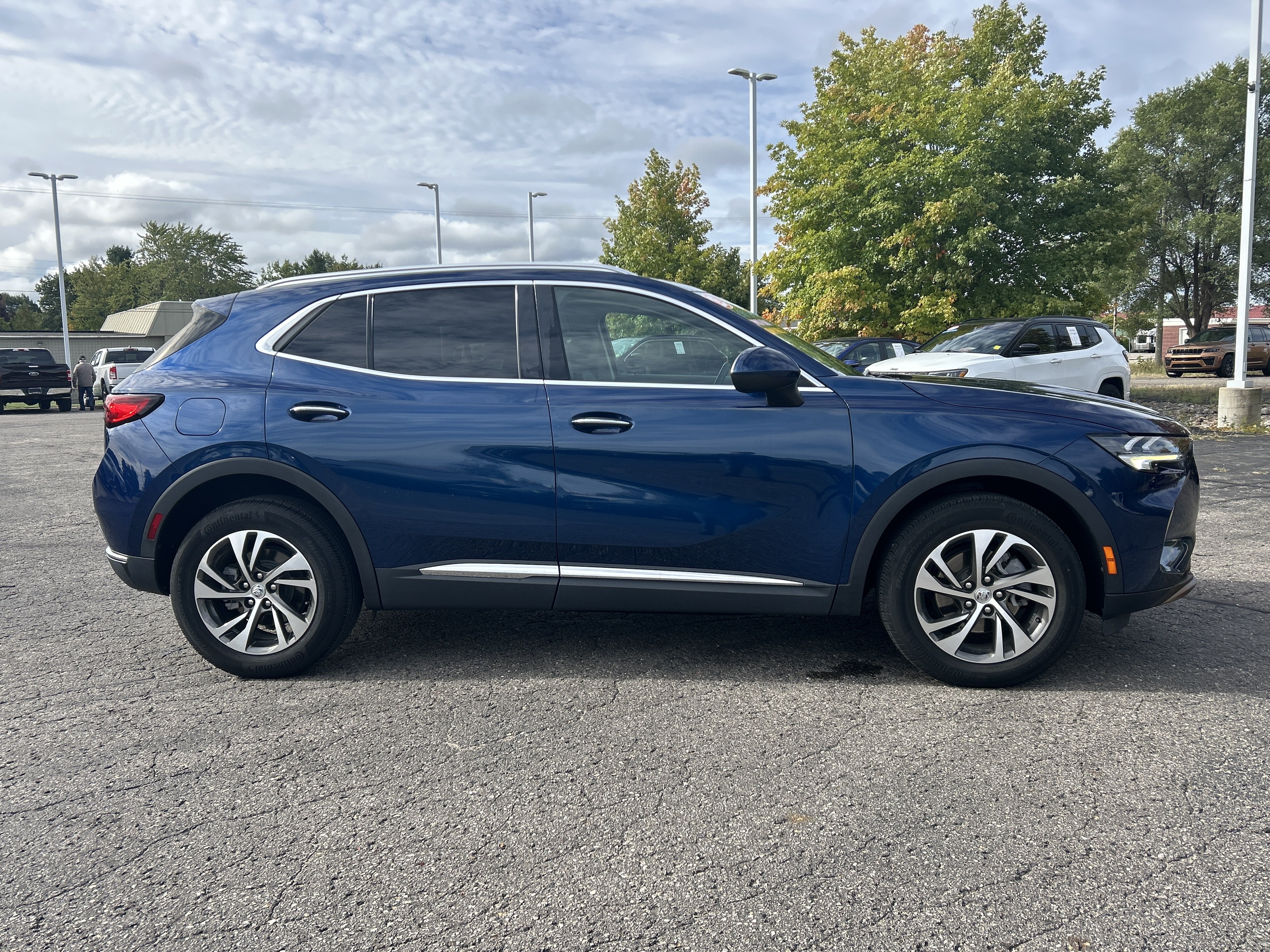 Used 2023 Buick Envision Essence FWD image 2